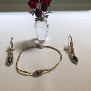Set of Emerald color bracelet and matching earring